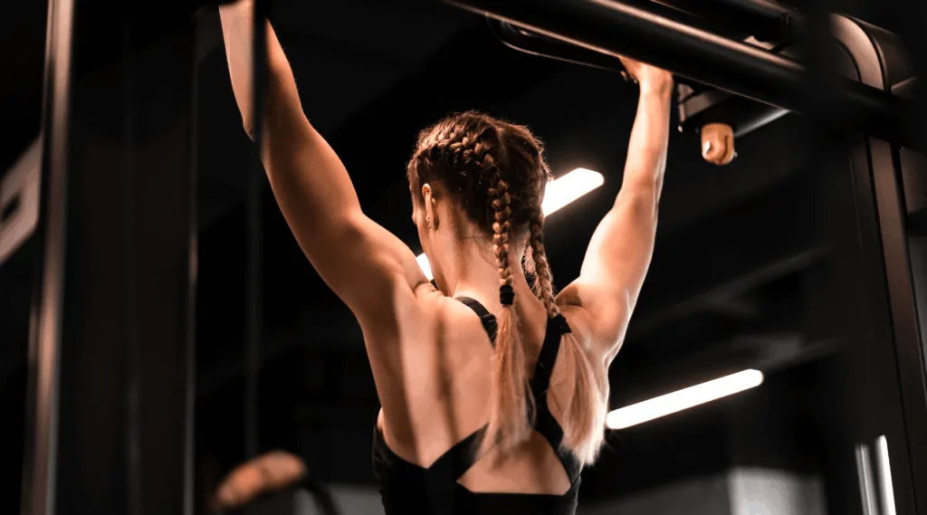 Pull-Up / Chin-Up (atau Alternatif Band Row)